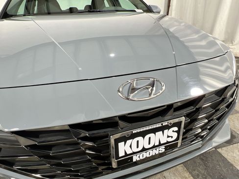 Used 2022 Hyundai Elantra SEL w/ Convenience + Premium Package image 10
