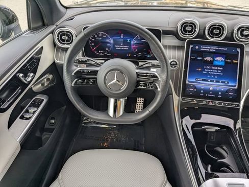 Used 2025 Mercedes-Benz GLC 300 4MATIC image 16