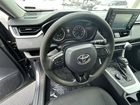 Used 2020 Toyota RAV4 LE image 14