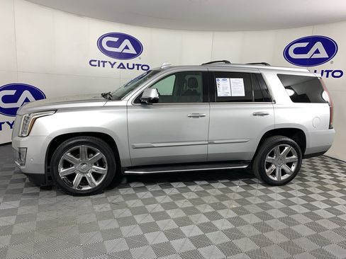 Used 2019 Cadillac Escalade Luxury image 6