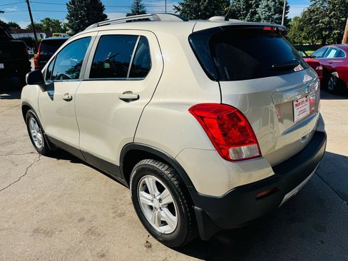 Used 2016 Chevrolet Trax LT w/ LT Sun and Sound Package FWD image 5
