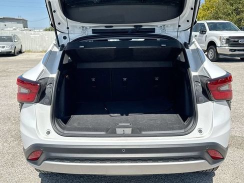 Used 2024 Chevrolet Trax LT w/ Driver Confidence Package FWD image 22