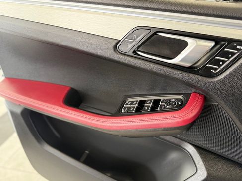 Used 2022 Porsche Macan S image 10
