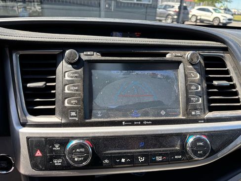 Used 2018 Toyota Highlander Limited Platinum AWD/4WD image 14