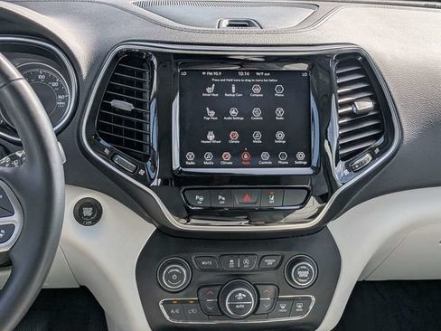 Used 2019 Jeep Cherokee Limited w/ Technology Group FWD image 21