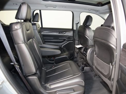 Used 2022 Jeep Grand Cherokee L Limited image 15