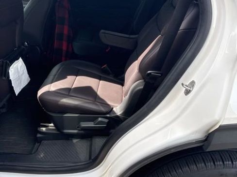 Used 2025 Ford Explorer Platinum w/ Ultimate Package image 15