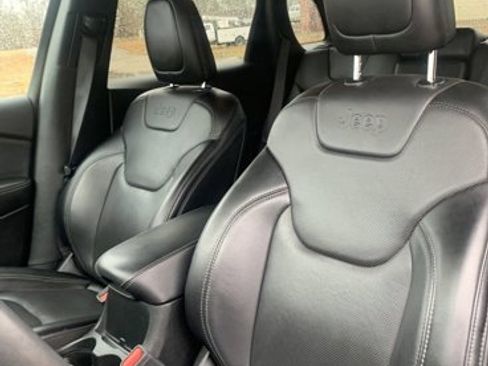 Used 2023 Jeep Cherokee Altitude Lux image 14