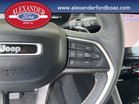 Used 2023 Jeep Grand Cherokee L Limited AWD/4WD image 24
