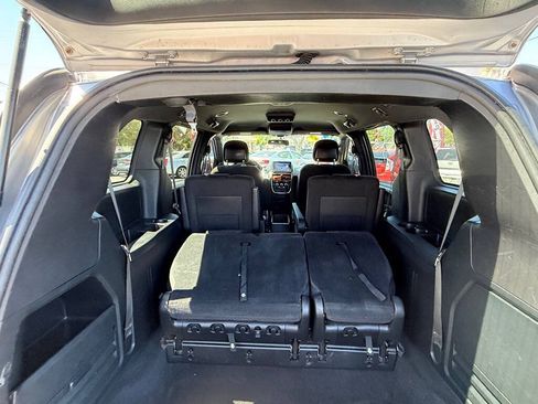 Used 2016 Dodge Grand Caravan SE FWD image 11