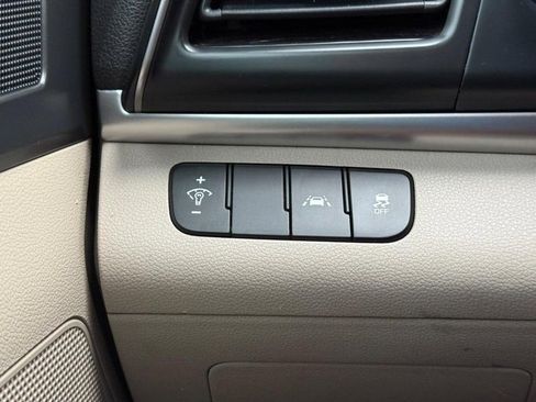 Used 2020 Hyundai Elantra SE FWD image 29