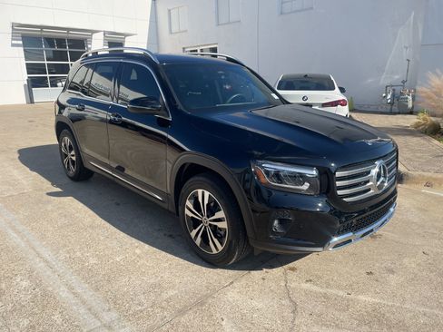 Used 2025 Mercedes-Benz GLB 250 4MATIC w/ Winter Package image 4