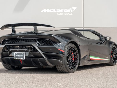 Used 2019 Lamborghini Huracan Performante AWD/4WD image 7