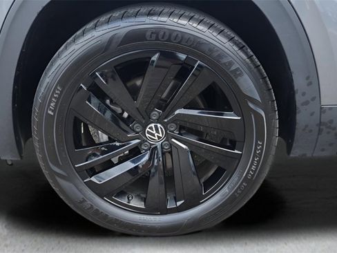 Used 2023 Volkswagen Atlas Cross Sport SE w/ Black Wheel Package image 9