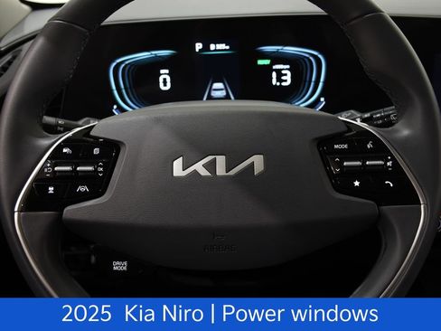 Certified 2025 Kia Niro EX FWD image 11