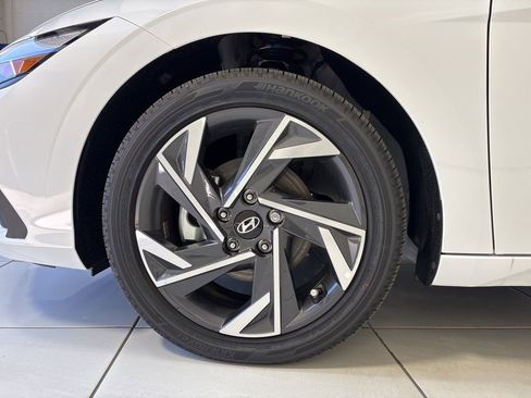 New 2025 Hyundai Elantra SEL FWD image 9