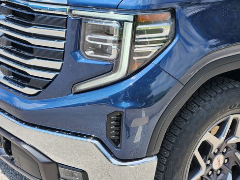Used 2022 GMC Sierra 1500 SLT w/ SLT Convenience Package AWD/4WD image 27