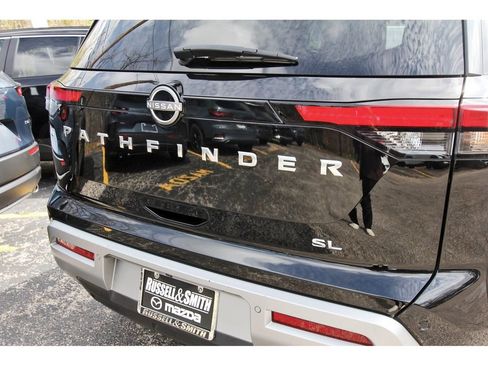 Used 2023 Nissan Pathfinder SL image 5