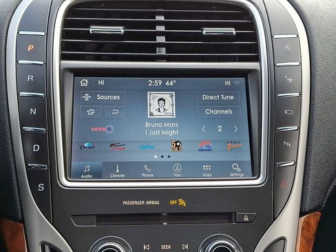 Used 2020 Lincoln Nautilus Reserve image 19