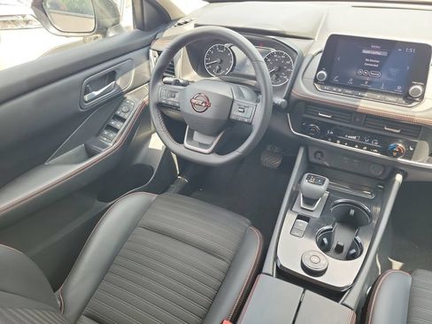 Used 2025 Nissan Rogue SV AWD/4WD image 14