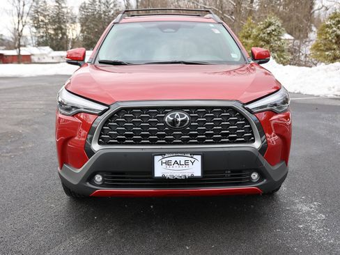 Used 2023 Toyota Corolla Cross XLE image 2