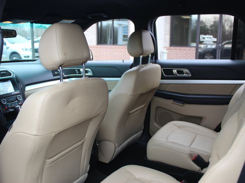 Used 2017 Ford Explorer XLT w/ Equipment Group 202A image 25