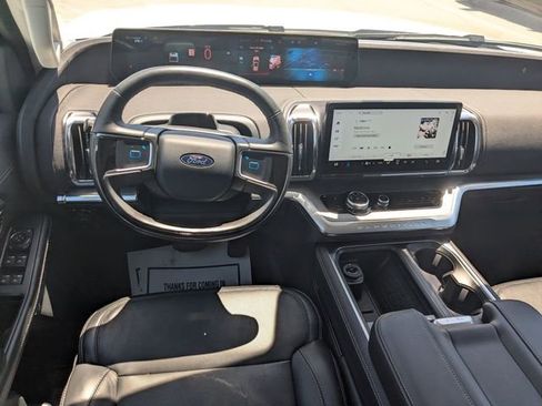 Used 2025 Ford Expedition Platinum AWD/4WD image 29