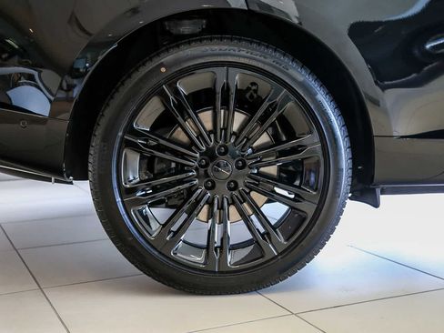 New 2026 Land Rover Range Rover Long Wheelbase SE AWD/4WD image 7