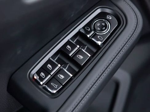 Certified 2026 Porsche Macan Turbo AWD/4WD image 25