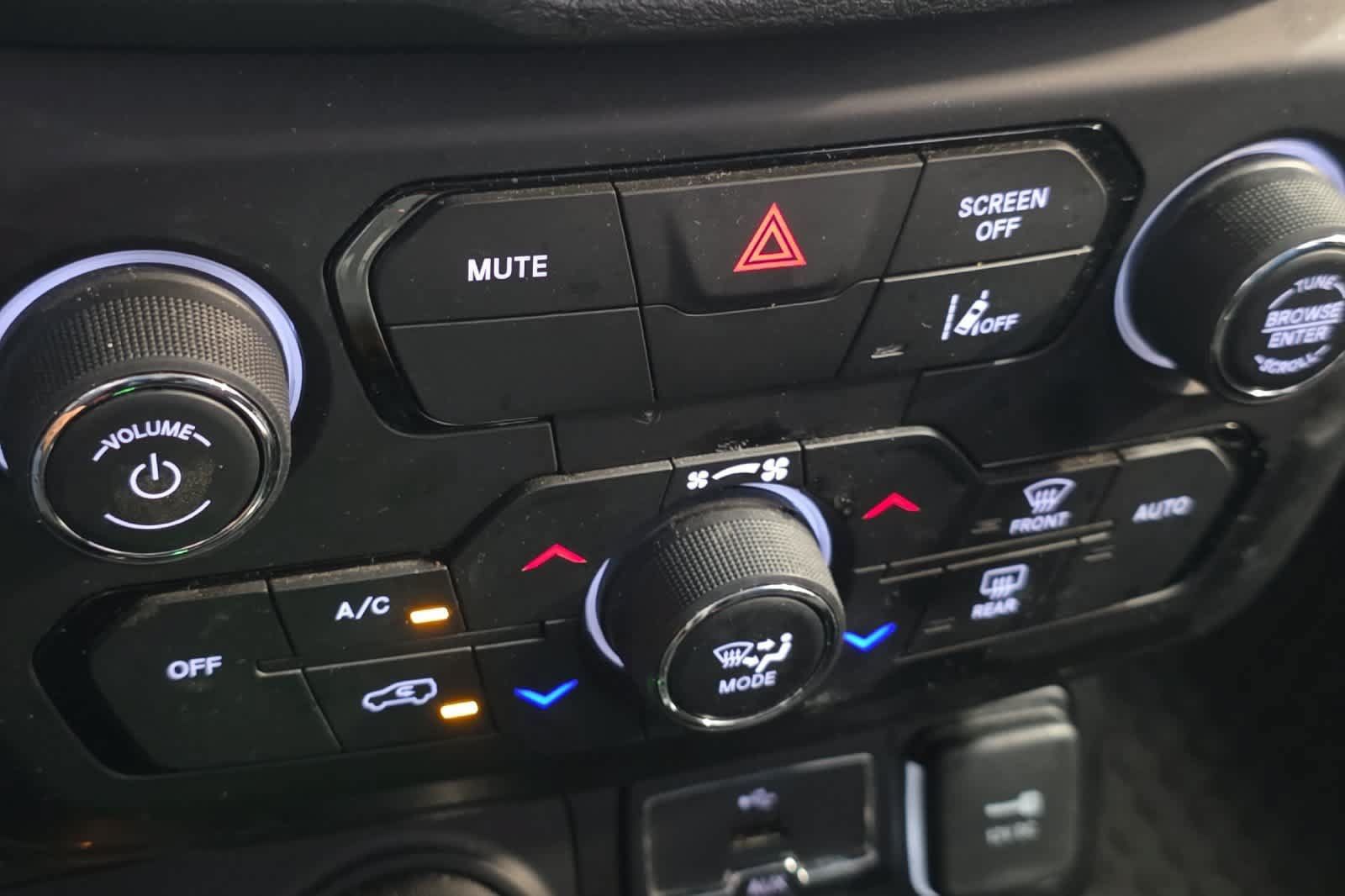 Used 2023 Jeep Renegade Latitude AWD/4WD image 22