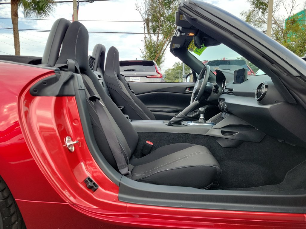Used 2025 MAZDA MX-5 Miata Sport RWD image 18