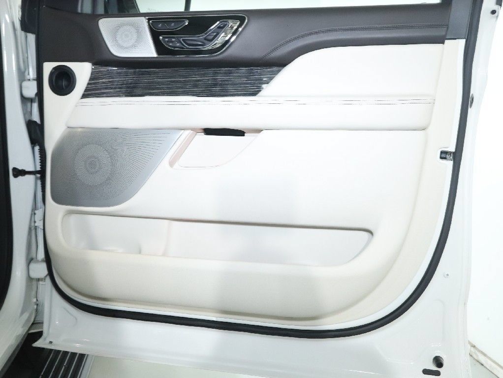 Used 2022 Lincoln Navigator L Black Label AWD/4WD image 40