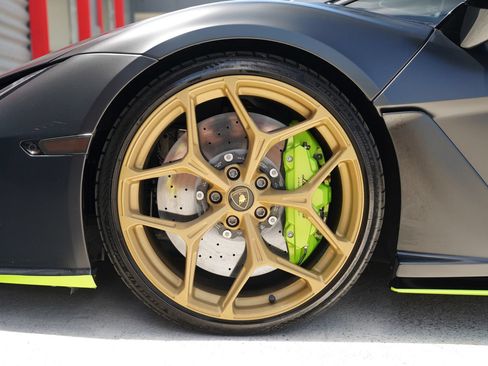 Used 2024 Lamborghini Revuelto AWD/4WD image 38