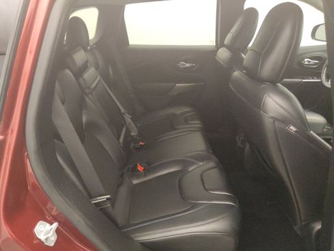 Used 2019 Jeep Cherokee Latitude Plus FWD image 19