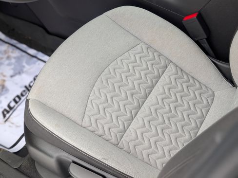 Used 2023 Chevrolet Equinox LS image 30