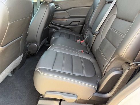 Used 2021 GMC Acadia Denali w/ Denali Technology Package FWD image 11