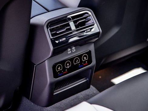 New 2026 BMW M5 w/ Carbon Package AWD/4WD image 25