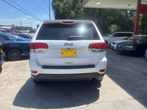 Used 2020 Jeep Grand Cherokee Laredo RWD image 6