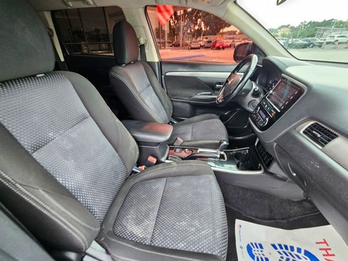 Used 2018 Mitsubishi Outlander SE FWD image 10