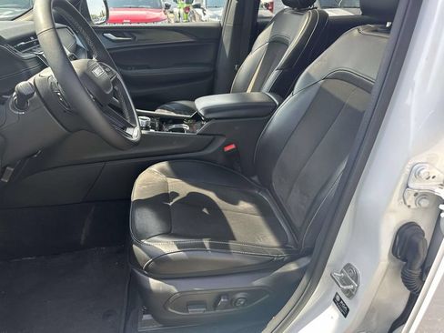 Used 2023 Jeep Grand Cherokee L Laredo AWD/4WD image 18