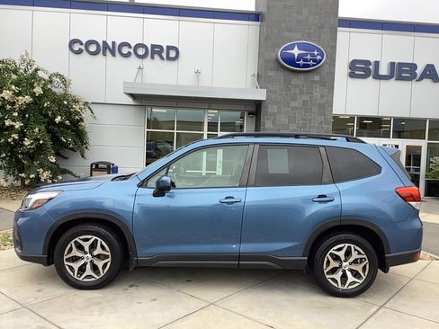 Used 2020 Subaru Forester Premium AWD/4WD image 1