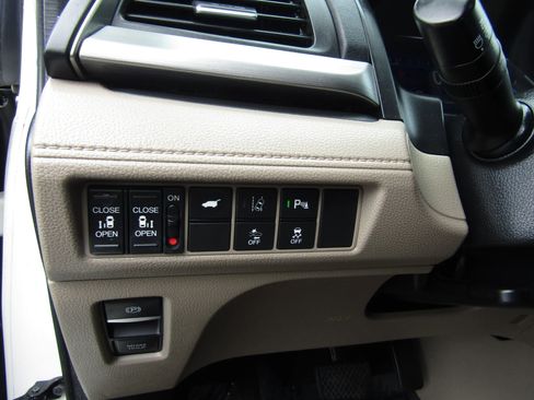 Used 2018 Honda Odyssey Touring image 26