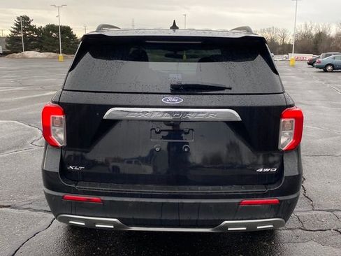 Used 2023 Ford Explorer XLT image 4