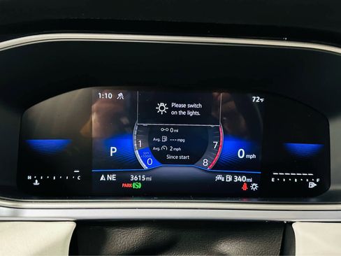 Certified 2025 Volkswagen Taos SE image 18