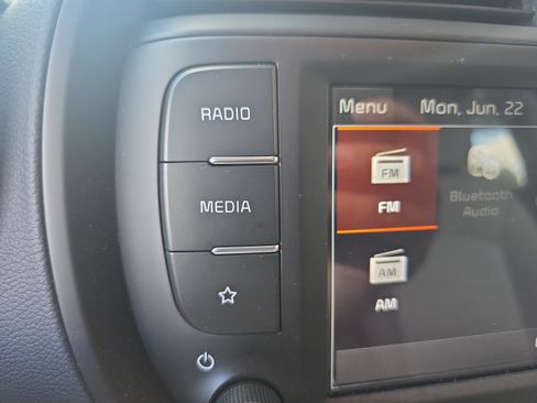 Certified 2025 Kia Soul LX w/ LX Technology Package FWD image 15