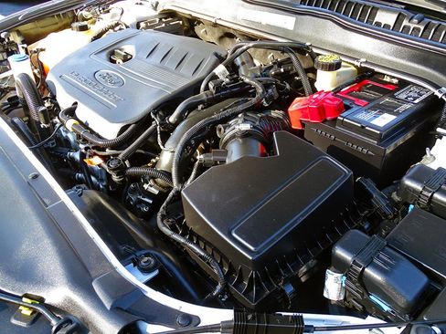 Used 2018 Ford Fusion SE w/ Fusion SE Technology Package FWD image 19