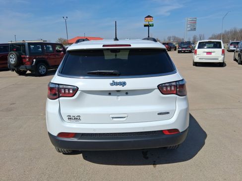 Used 2024 Jeep Compass Latitude AWD/4WD image 5