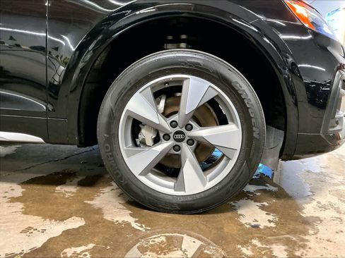 Used 2023 Audi Q5 2.0T Premium w/ Convenience Package image 12