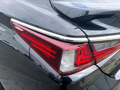 Used 2024 Lexus ES 300h w/ Premium Package FWD image 29