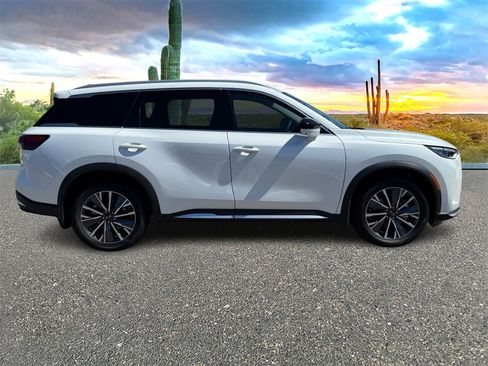 New 2026 INFINITI QX60 Luxe image 3